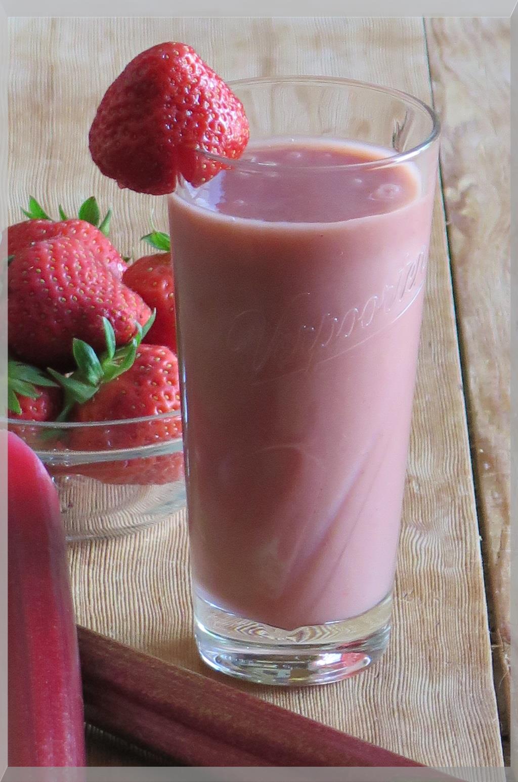 Erdbeer-Rhabarber-Smoothie