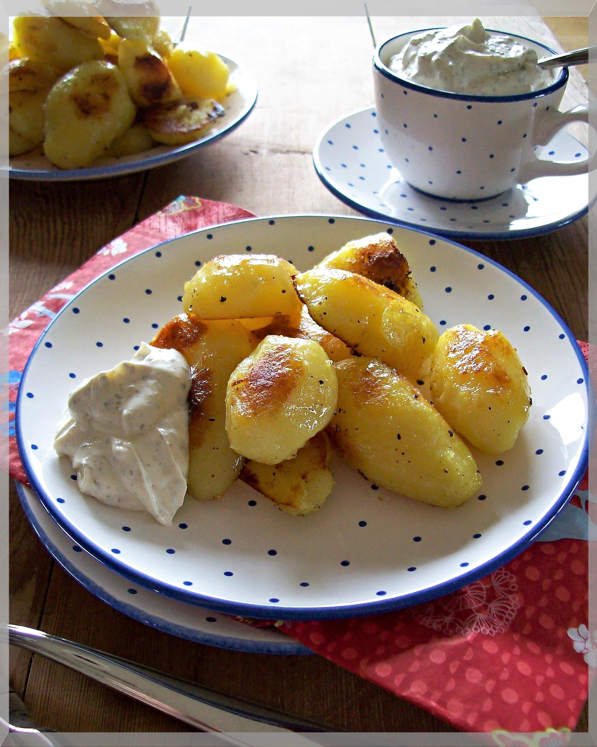 Schmorkartoffeln mit Kräuterdipp (vegetarisch)