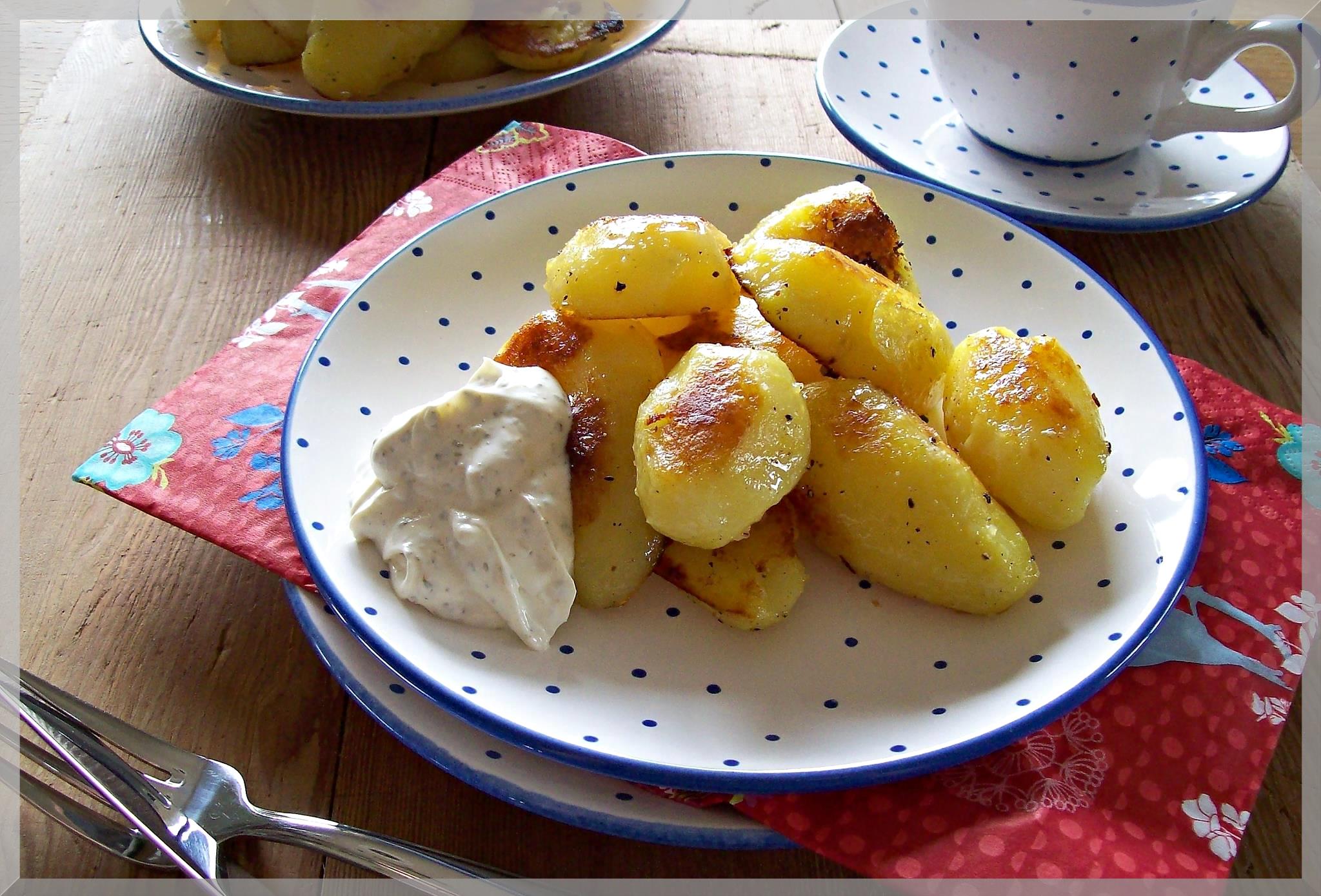 Schmorkartoffeln mit Kräuterdipp (vegetarisch)